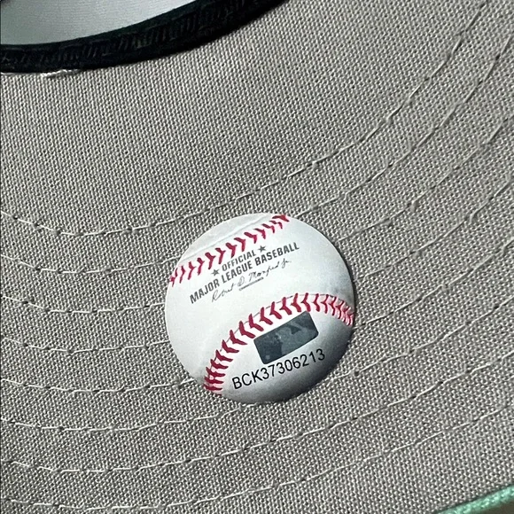 San Diego Padres City Connect -Mint Green Cap with Pink Logo - Picture 9 of 10